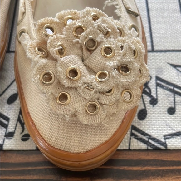 Yves Saint Laurent Cream Canvas Rubber Sole Grommeted Riveted Flower Toe Flats - Picture 3 of 11